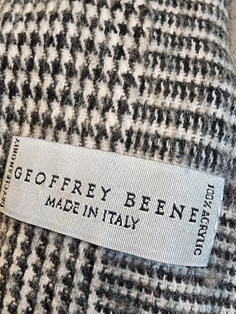 GEOFFREY BEENE Made In Italy  Black & White Glen Plaid Fringe Scarf